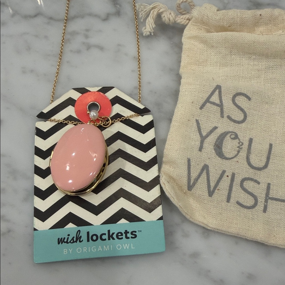 Origami Owl Gold Chain with Pale Pink Oval wish Locket